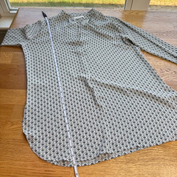 Ann Taylor LOFT Blue Geometric Pattern Top Size Small - Picture 9 of 9